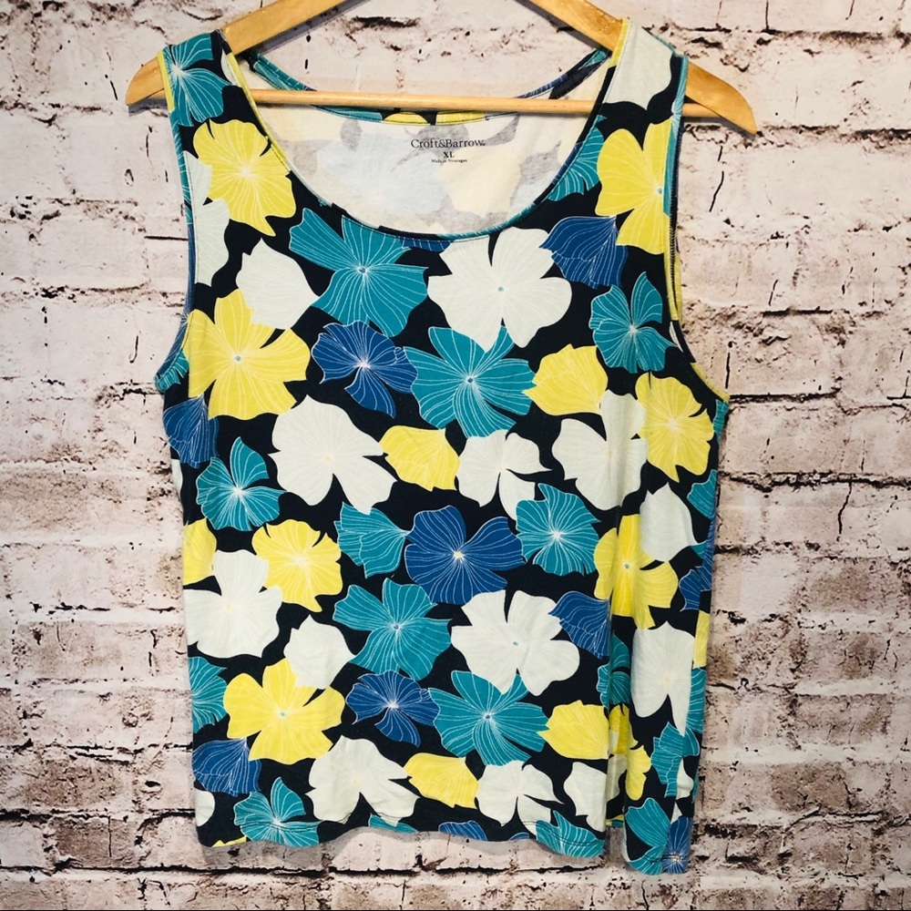 Women’s Sleeveless Floral Tank Top, Size XL